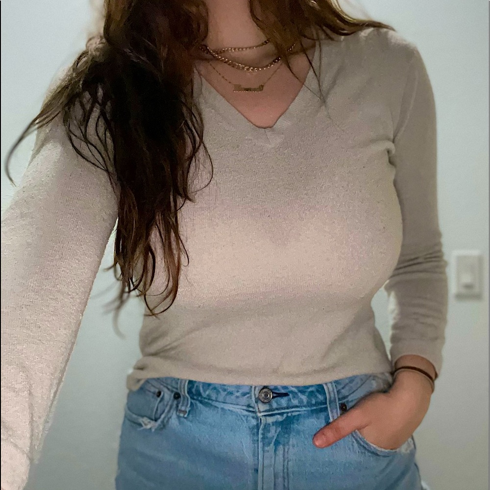 🛑SOLD🛑 Express fitted long sleeve v neck sweater